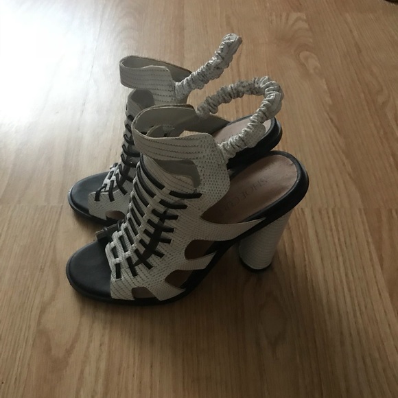 Black and White Heels - Picture 3 of 4